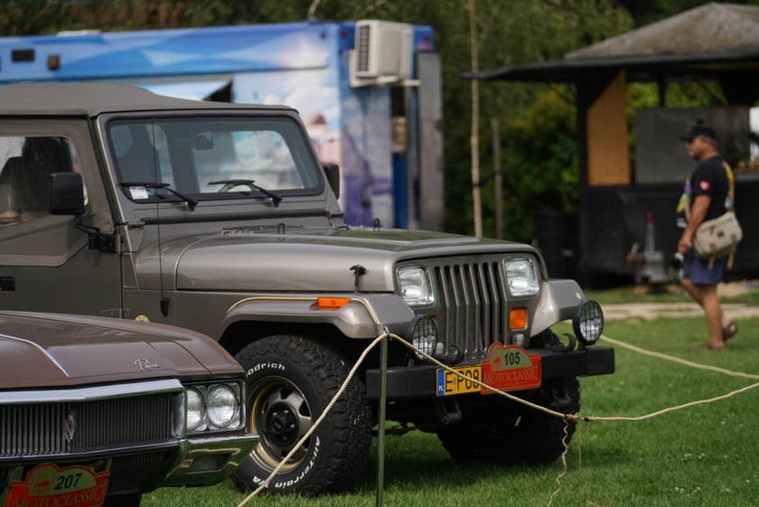 MotoClassic na Zamku Topacz - kultowe i współczczesne pojazdy