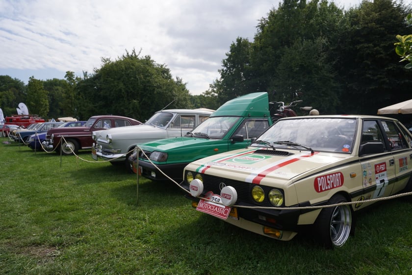 MotoClassic na Zamku Topacz - kultowe i współczczesne pojazdy