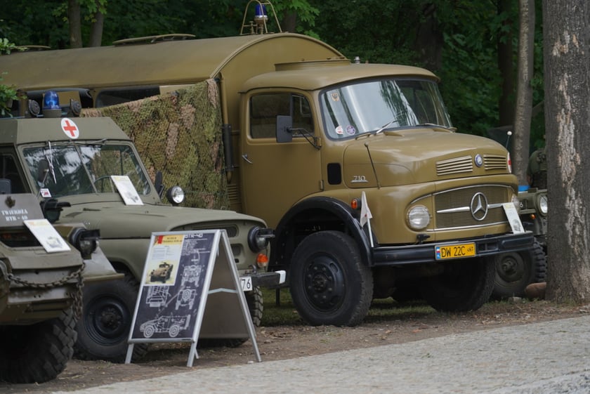 MotoClassic na Zamku Topacz - kultowe i współczczesne pojazdy