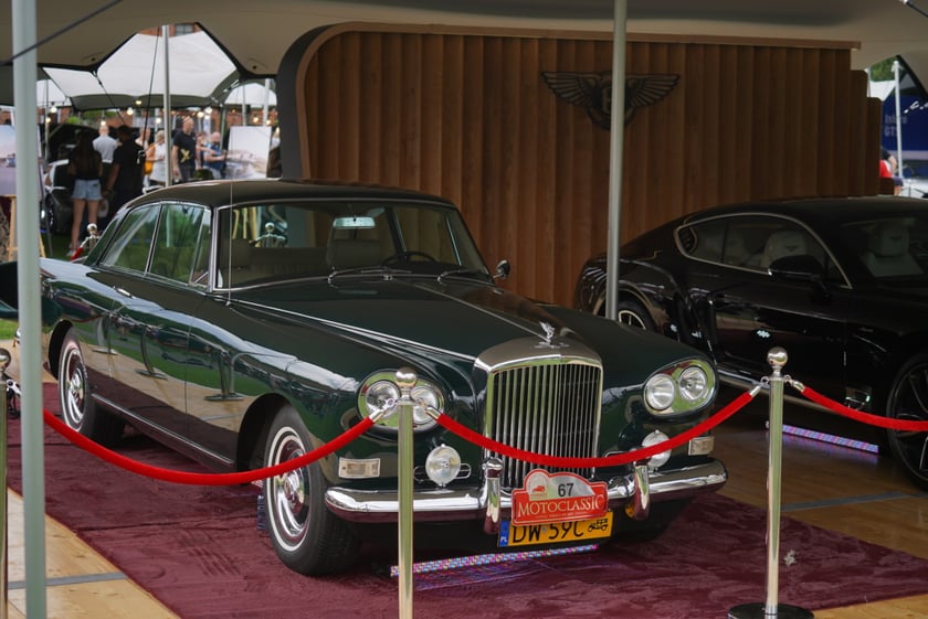 MotoClassic na Zamku Topacz - kultowe i współczczesne pojazdy