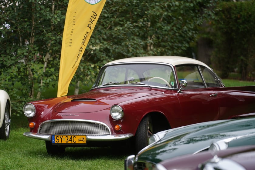 MotoClassic na Zamku Topacz - kultowe i współczczesne pojazdy