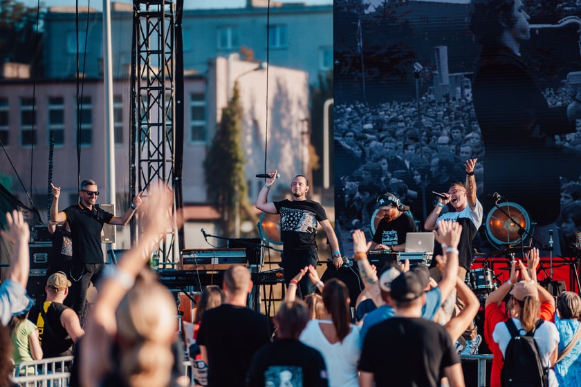 Wyjątkowy koncert ?Wojna Światów? przy CH Zajezdnia z okazji rocznicy powstania Solidarności
