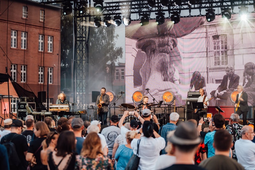 Wyjątkowy koncert ?Wojna Światów? przy CH Zajezdnia z okazji rocznicy powstania Solidarności