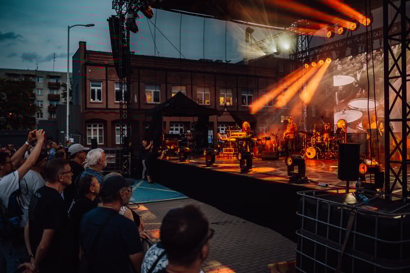 Wyjątkowy koncert ?Wojna Światów? przy CH Zajezdnia z okazji rocznicy powstania Solidarności