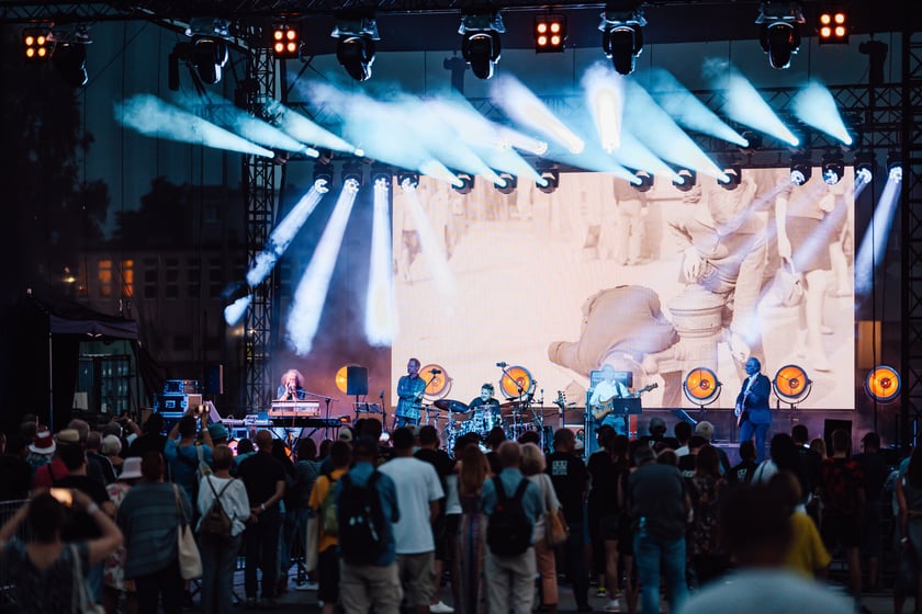 Wyjątkowy koncert ?Wojna Światów? przy CH Zajezdnia z okazji rocznicy powstania Solidarności