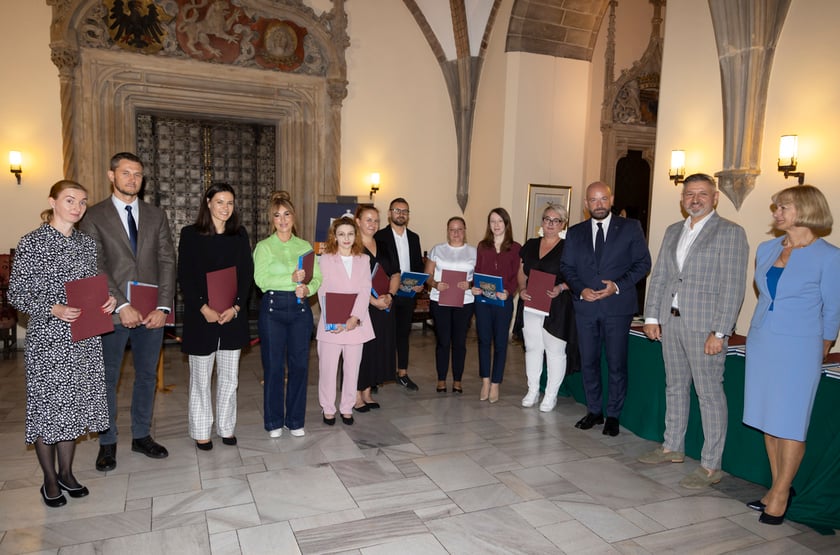Ślubowanie i wręczenie aktów nadania stopnia awansu zawodowego nauczyciela mianowanego z udziałem prezydenta Wrocławia Jacka Sutryka