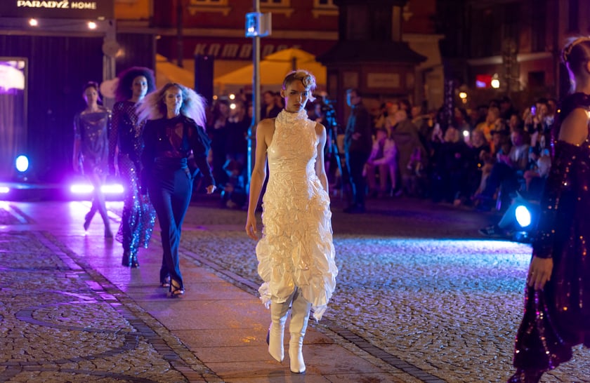 Pokaz mody Gosi Baczyńskiej na placu Solnym we Wrocławiu, 29.08.2023