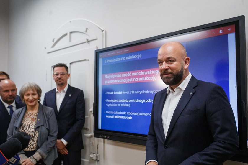 Konferencja prasowa dot. wakacyjnych remontów w szkołach, przedszkolach i żłobkach