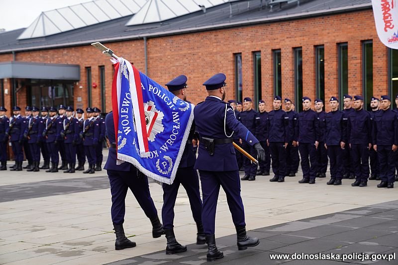 Uroczyste ślubowanie policjantek i policjantów
