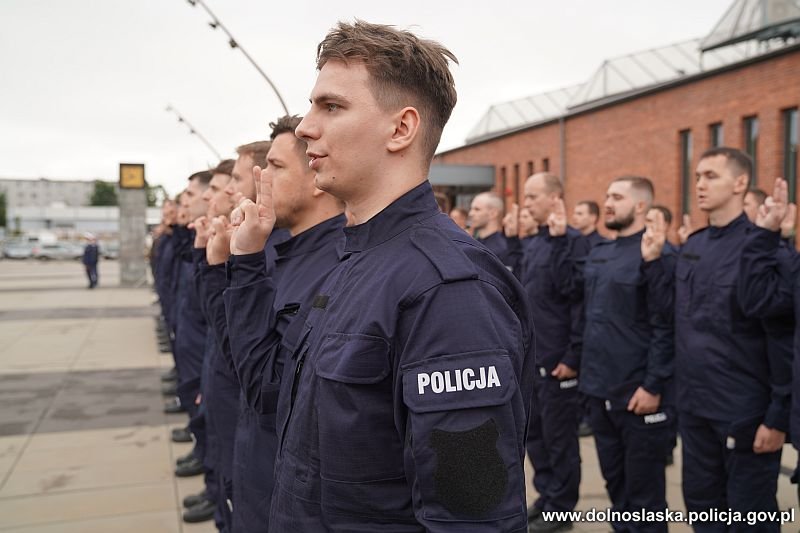 Uroczyste ślubowanie policjantek i policjantów