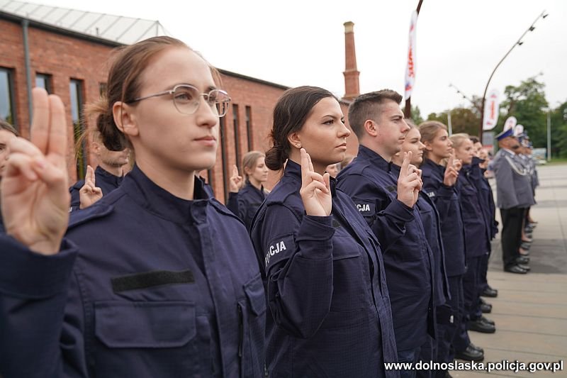 Uroczyste ślubowanie policjantek i policjantów