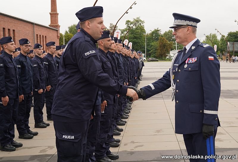Uroczyste ślubowanie policjantek i policjantów