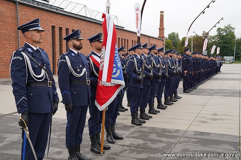 Uroczyste ślubowanie policjantek i policjantów