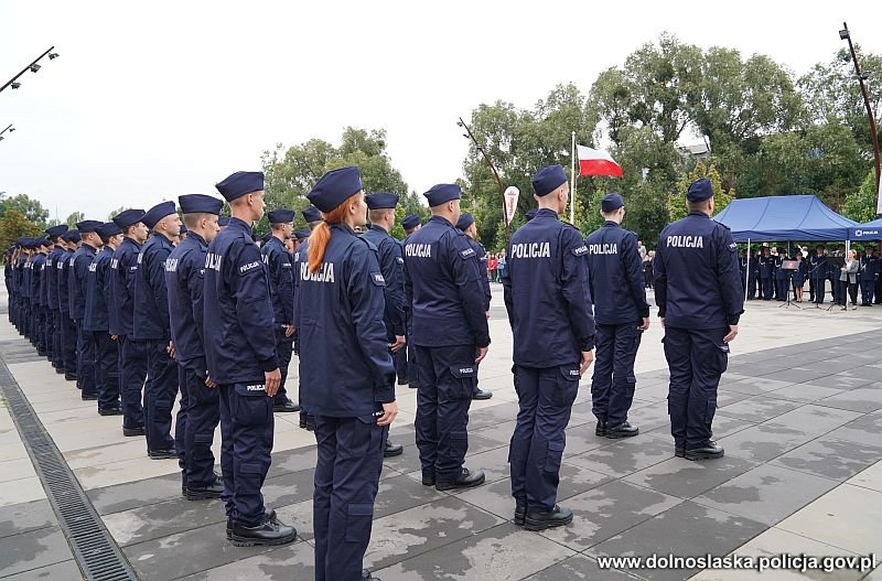Uroczyste ślubowanie policjantek i policjantów