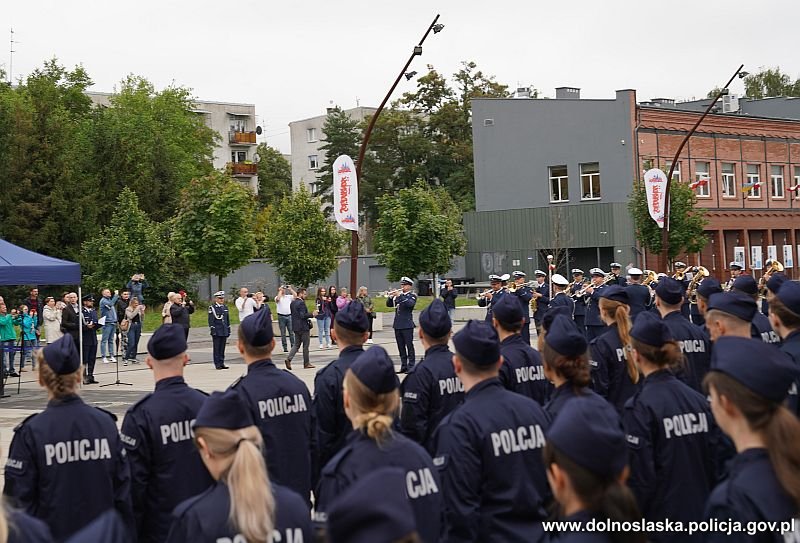 Uroczyste ślubowanie policjantek i policjantów