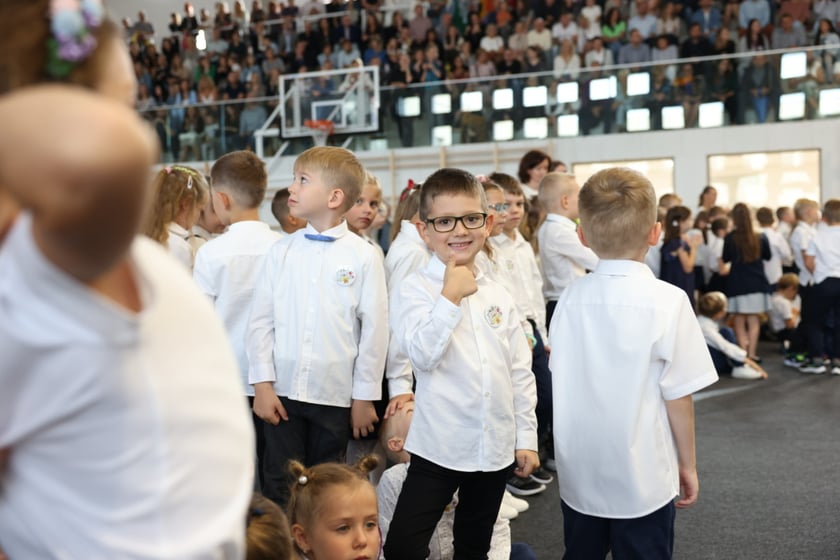 Rozpoczęcie roku szkolnego w nowej szkole przy ul. Asfaltowej we Wrocławiu