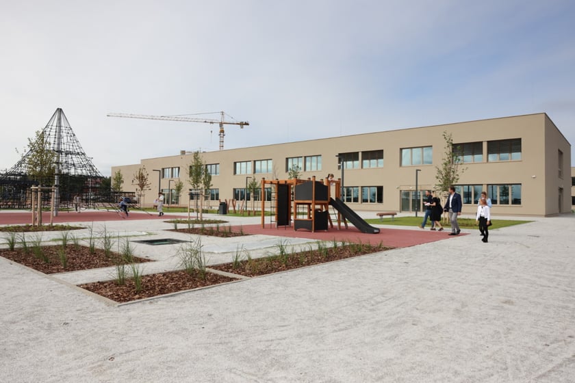 Rozpoczęcie roku szkolnego w nowej szkole przy ul. Asfaltowej we Wrocławiu