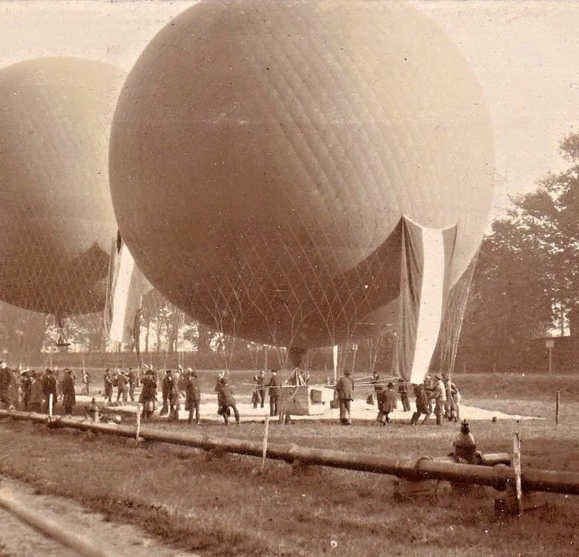 Lądowisko balon&oacute;w
ul. Trzebnicka&nbsp;
Lądowisko dla balon&oacute;w mieściło się (na przełomie XIX i XX wieku) koło gazowni, przy dzisiejszej ulicy Trzebnickiej.