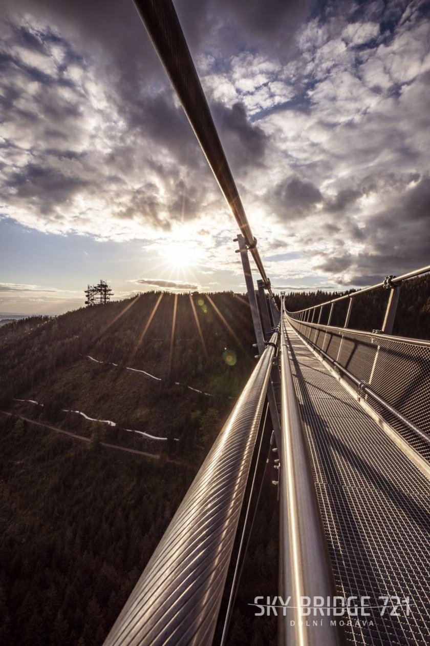 Sky Bridge 721