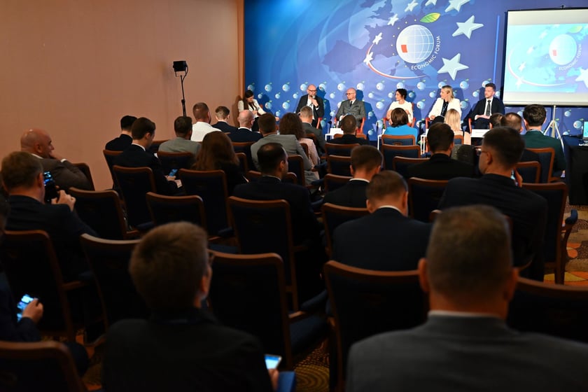 XXXII Forum Ekonomiczne w Karpaczu i dyskusja na temat dyskusji ?Digital co-creation jako model budowania elastycznej strategii miejskiej?.