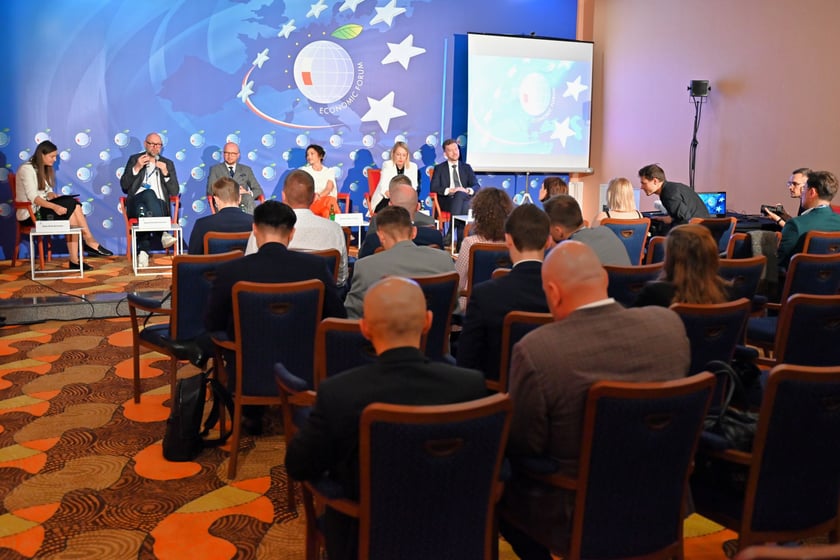 XXXII Forum Ekonomiczne w Karpaczu i dyskusja na temat dyskusji ?Digital co-creation jako model budowania elastycznej strategii miejskiej?.
