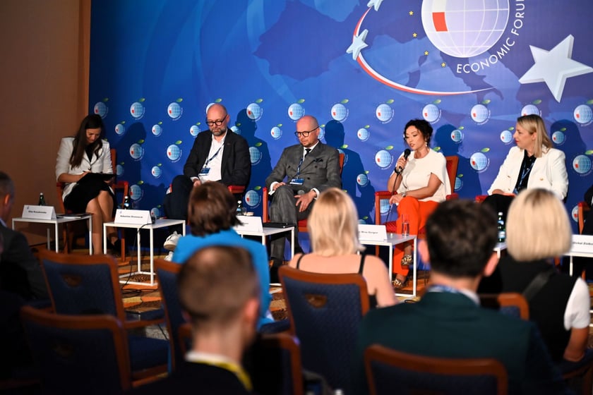 XXXII Forum Ekonomiczne w Karpaczu i dyskusja na temat dyskusji ?Digital co-creation jako model budowania elastycznej strategii miejskiej?.