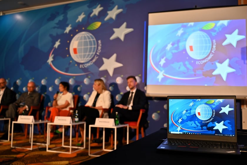 XXXII Forum Ekonomiczne w Karpaczu i dyskusja na temat dyskusji ?Digital co-creation jako model budowania elastycznej strategii miejskiej?.