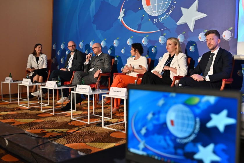 XXXII Forum Ekonomiczne w Karpaczu i dyskusja na temat dyskusji ?Digital co-creation jako model budowania elastycznej strategii miejskiej?.