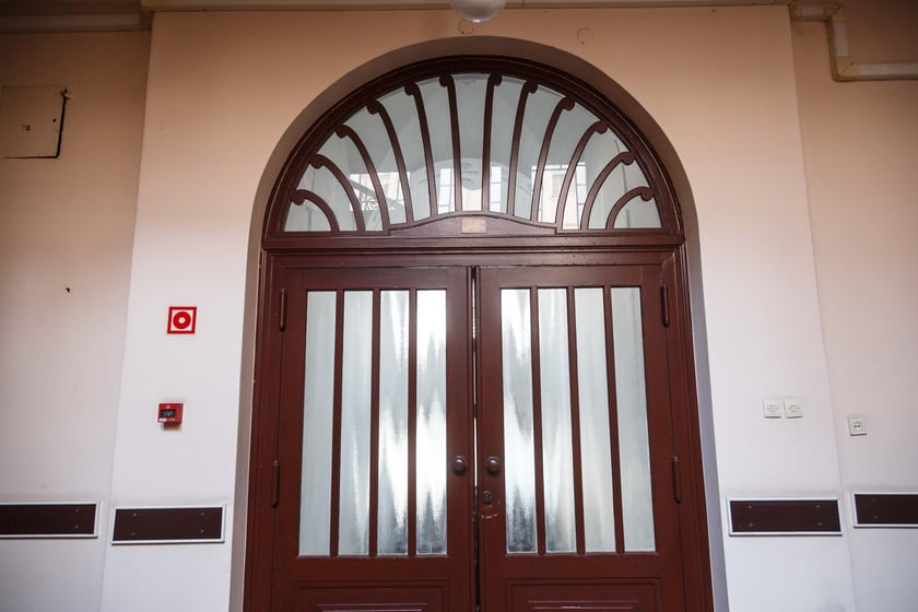 Gmach siedziby Dyrekcji Okręgu Telekomunikacji i Poczty Polskiej przy ul. Powstańców Śląskich 134-138. Budynek był wystawiony przez Orange na sprzedaż za blisko 40 mln zł.