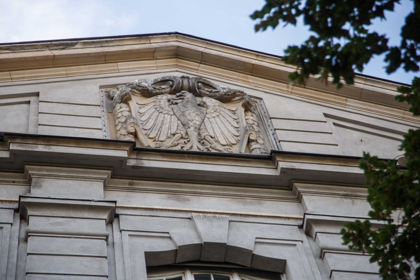 Gmach siedziby Dyrekcji Okręgu Telekomunikacji i Poczty Polskiej przy ul. Powstańców Śląskich 134-138. Budynek był wystawiony przez Orange na sprzedaż za blisko 40 mln zł.