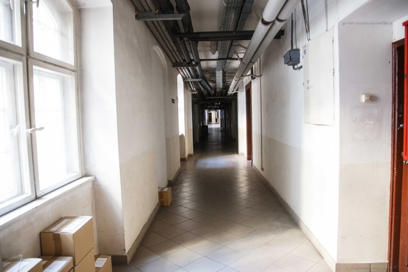 Gmach siedziby Dyrekcji Okręgu Telekomunikacji i Poczty Polskiej przy ul. Powstańców Śląskich 134-138. Budynek był wystawiony przez Orange na sprzedaż za blisko 40 mln zł.