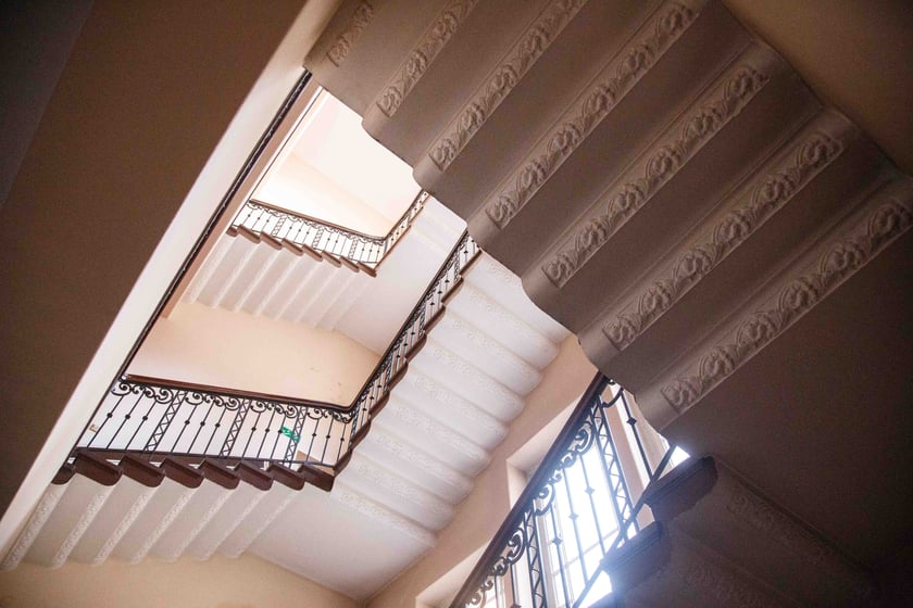 Gmach siedziby Dyrekcji Okręgu Telekomunikacji i Poczty Polskiej przy ul. Powstańców Śląskich 134-138. Budynek był wystawiony przez Orange na sprzedaż za blisko 40 mln zł.