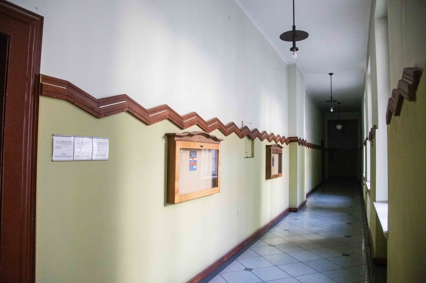 Gmach siedziby Dyrekcji Okręgu Telekomunikacji i Poczty Polskiej przy ul. Powstańców Śląskich 134-138. Budynek był wystawiony przez Orange na sprzedaż za blisko 40 mln zł.