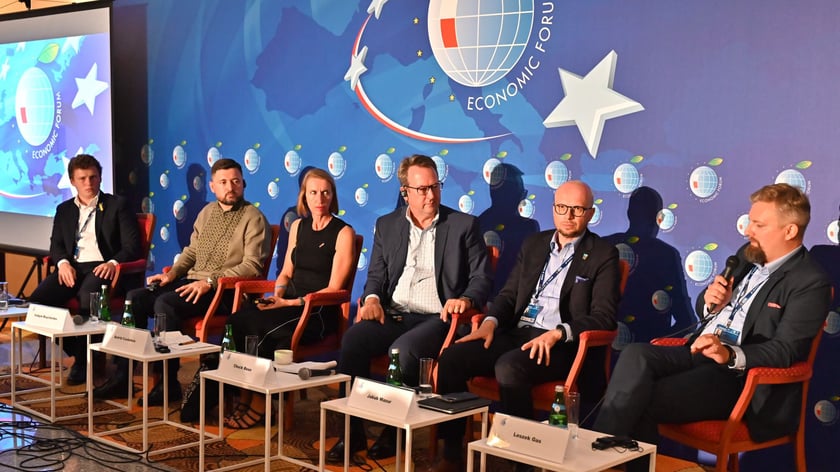 "Rola społeczności międzynarodowej w odbudowie Ukrainy" - panel dyskusyjny podczas XXXII Forum Ekonomicznego w Karpaczu.