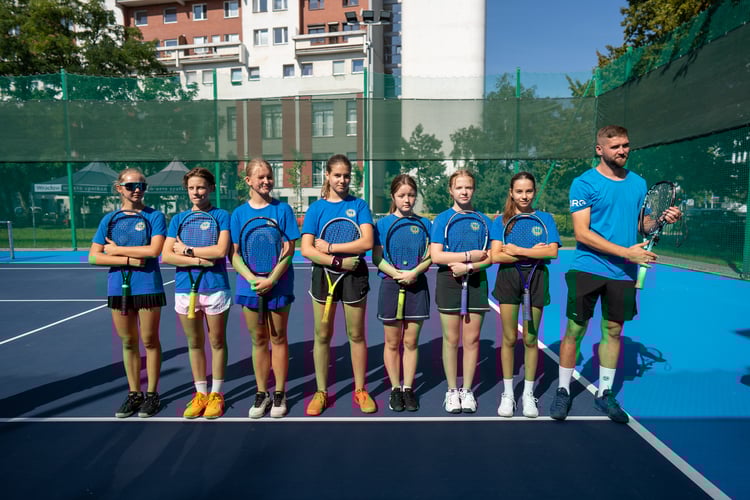 Piknik sportowy przy ulicy Trwałej z okazji udostępnia mieszkańcom nowych kort&oacute;w tenisowych
