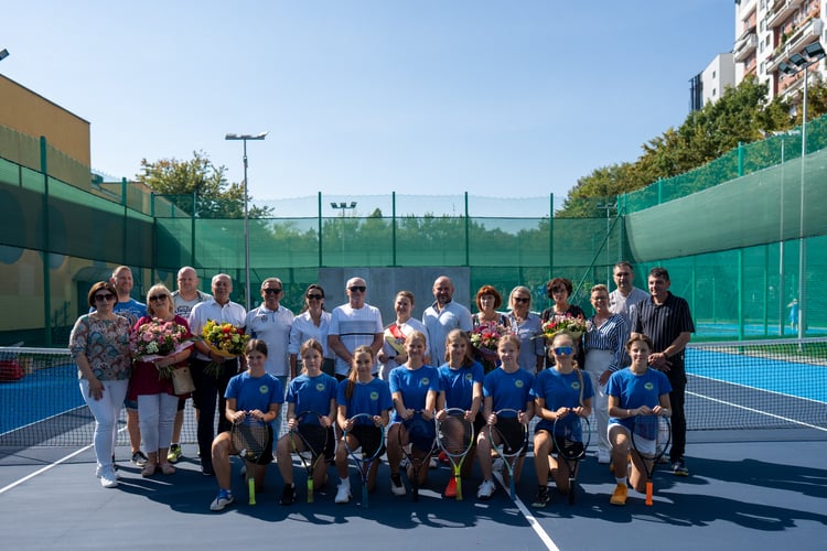 Piknik sportowy przy ulicy Trwałej z okazji udostępnia mieszkańcom nowych kort&oacute;w tenisowych