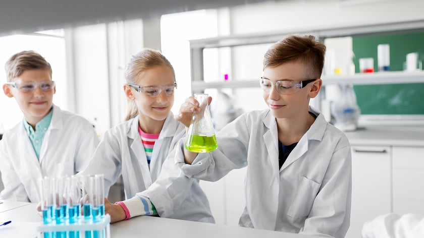 Korepetycje z chemii Wrocław 2025. Jakie ceny?

u nauczyciela 60-240 zł
z dojazdem do ucznia 90-240 zł
online 70-150 zł
