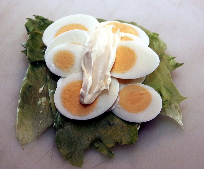 Powiększ obraz: Święto Majonezu Kieleckiego. Na zdjęciu jajka z majonezem.