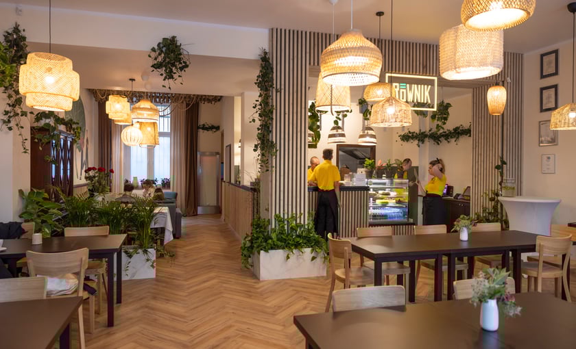 Cafe Równik znów działa!