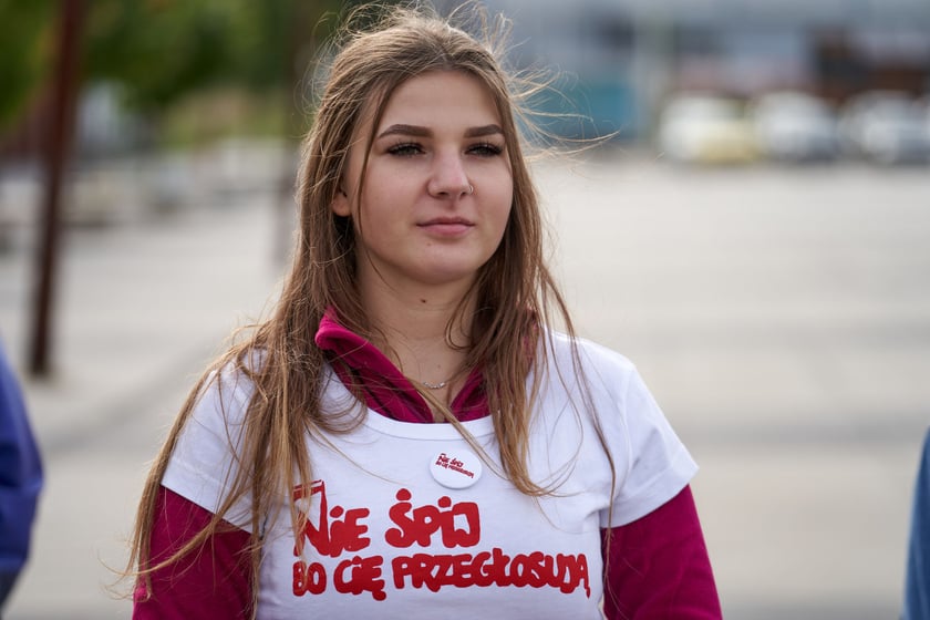 Na zdjęciu inaguracja mobilnego punktu rejestracji wyborców w Ikarusie, Centrum Historii Zajezdnia we Wrocławiu