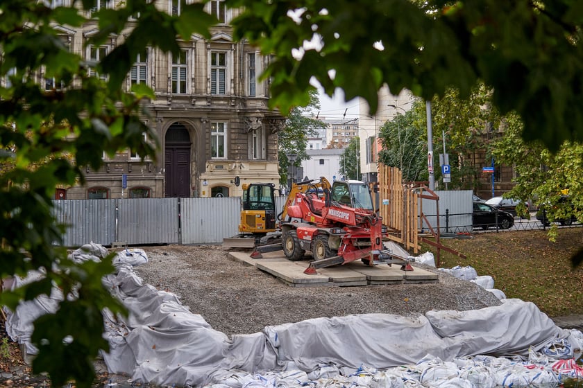 Fosa miejska i okolice, miejsce po Kładce św. Antoniego, październik 2023