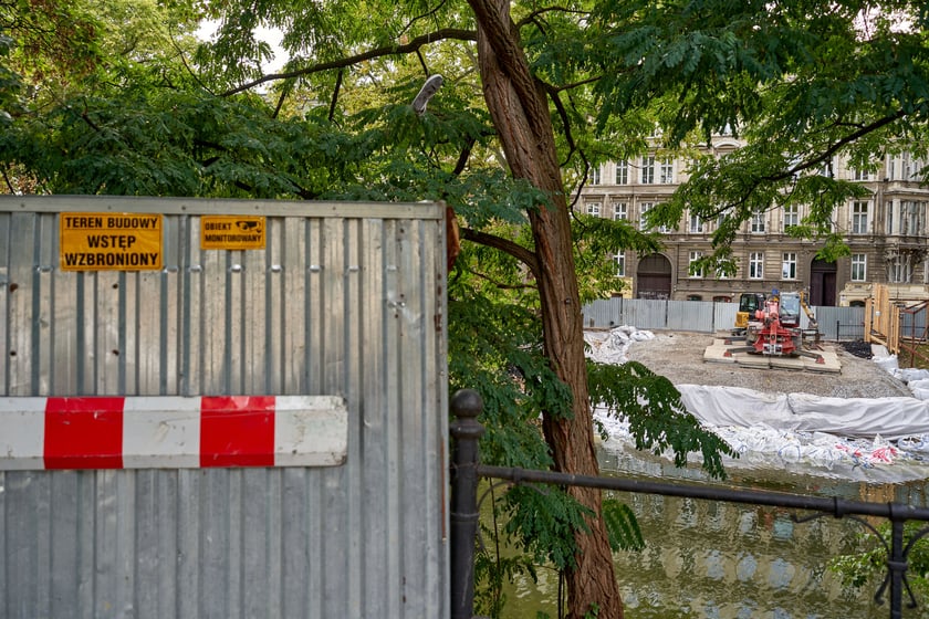 Fosa miejska i okolice, miejsce po Kładce św. Antoniego, październik 2023