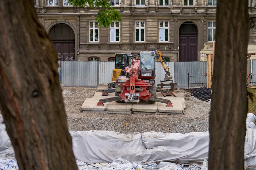 Fosa miejska i okolice, miejsce po Kładce św. Antoniego, październik 2023