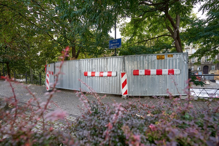 Fosa miejska i okolice, miejsce po Kładce św. Antoniego, październik 2023