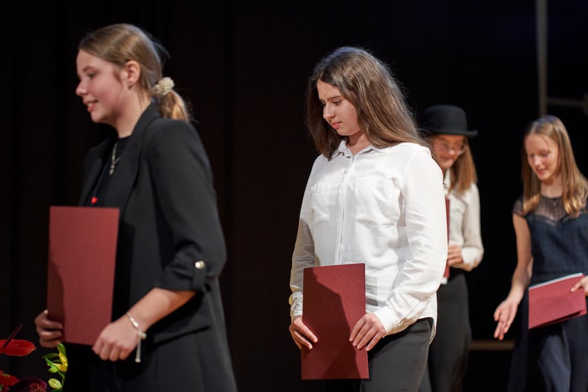 Nadanie przez prezydenta Wrocławia Jacka Sutryka stypendi&oacute;w samorządu Wrocławia przyznawanego w ramach &bdquo;Wrocławskiego programu wspierania uzdolnionych &ndash; PROMOVERE TALENTA&rdquo;