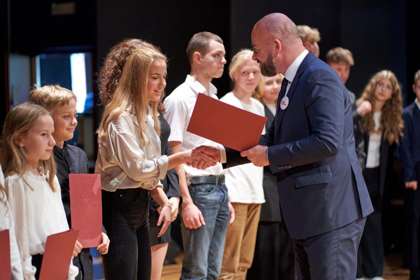 Nadanie przez prezydenta Wrocławia Jacka Sutryka stypendi&oacute;w samorządu Wrocławia przyznawanego w ramach &bdquo;Wrocławskiego programu wspierania uzdolnionych &ndash; PROMOVERE TALENTA&rdquo;