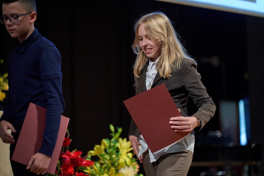 Nadanie przez prezydenta Wrocławia Jacka Sutryka stypendi&oacute;w samorządu Wrocławia przyznawanego w ramach &bdquo;Wrocławskiego programu wspierania uzdolnionych &ndash; PROMOVERE TALENTA&rdquo;