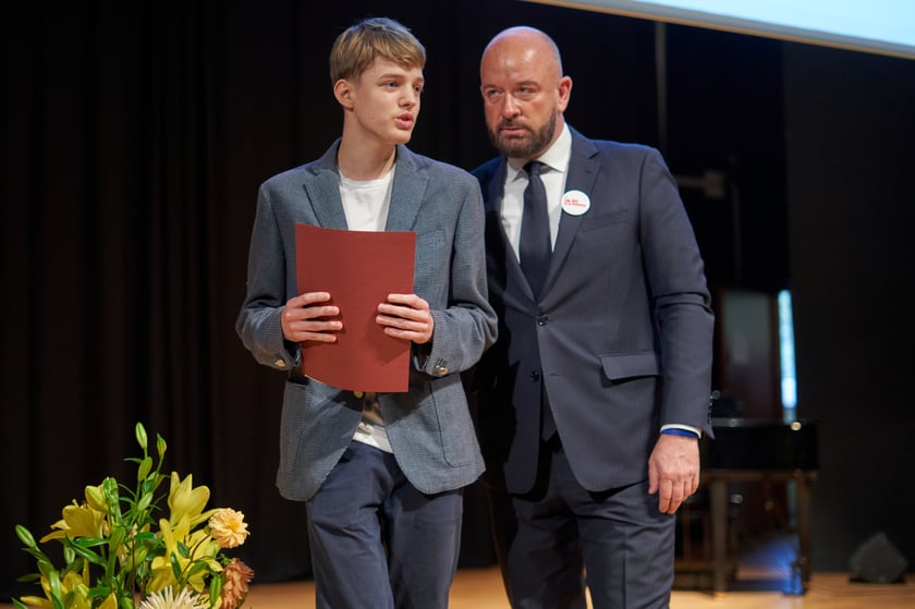 Nadanie przez prezydenta Wrocławia Jacka Sutryka stypendi&oacute;w samorządu Wrocławia przyznawanego w ramach &bdquo;Wrocławskiego programu wspierania uzdolnionych &ndash; PROMOVERE TALENTA&rdquo;