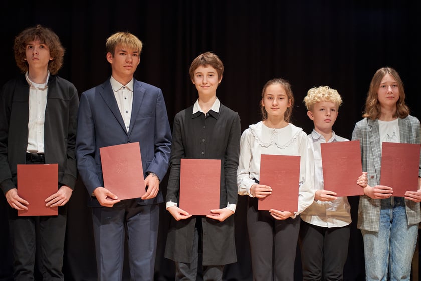 Nadanie przez prezydenta Wrocławia Jacka Sutryka stypendi&oacute;w samorządu Wrocławia przyznawanego w ramach &bdquo;Wrocławskiego programu wspierania uzdolnionych &ndash; PROMOVERE TALENTA&rdquo;