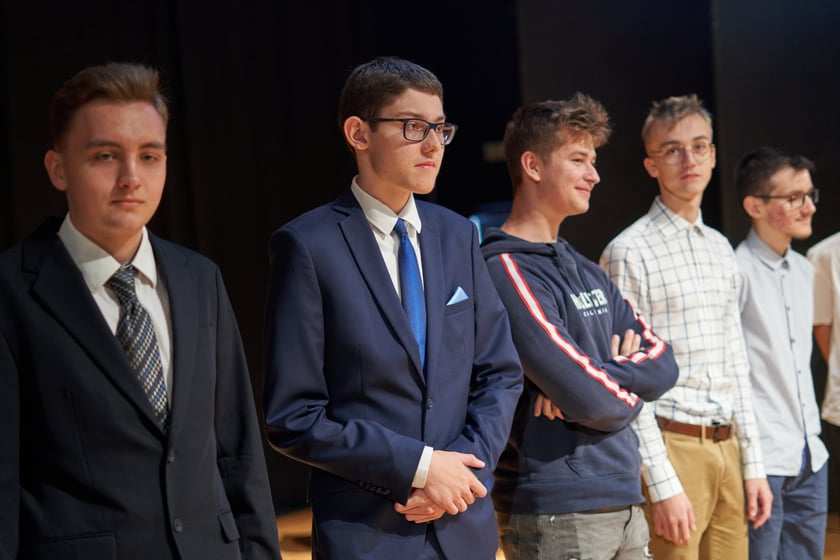 Nadanie przez prezydenta Wrocławia Jacka Sutryka stypendi&oacute;w samorządu Wrocławia przyznawanego w ramach &bdquo;Wrocławskiego programu wspierania uzdolnionych &ndash; PROMOVERE TALENTA&rdquo;